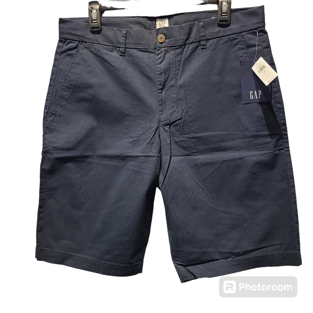 GAP Mens Shorts.  Navy Blue. Size 32. Lightweight Fabric. Great for  summer!